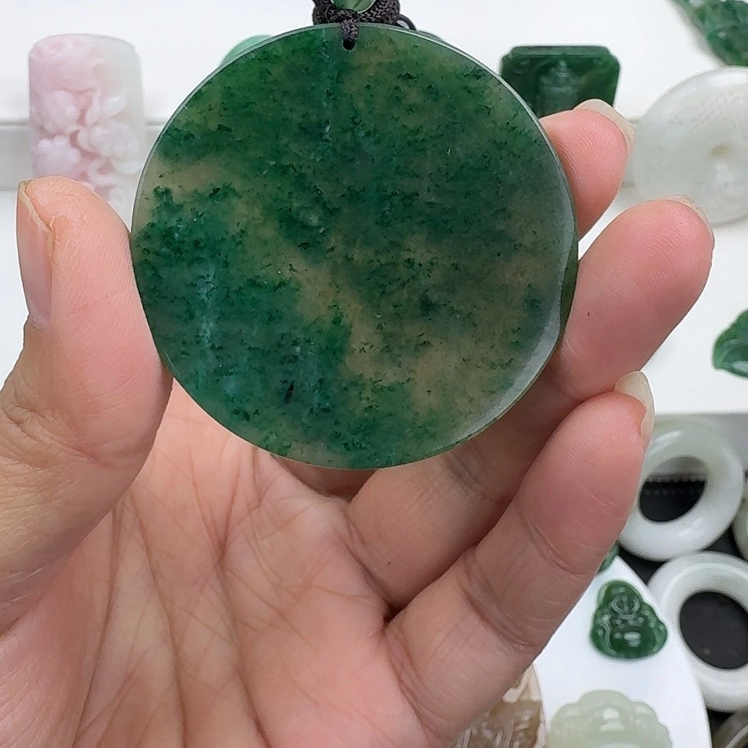 独山玉未镶嵌颈饰