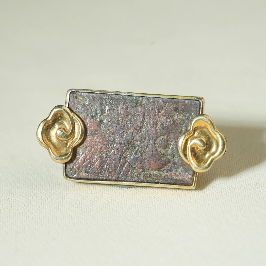 明早期镶嵌铜质龙纹方牌（银鎏金）【古珠精选】AABS250105068