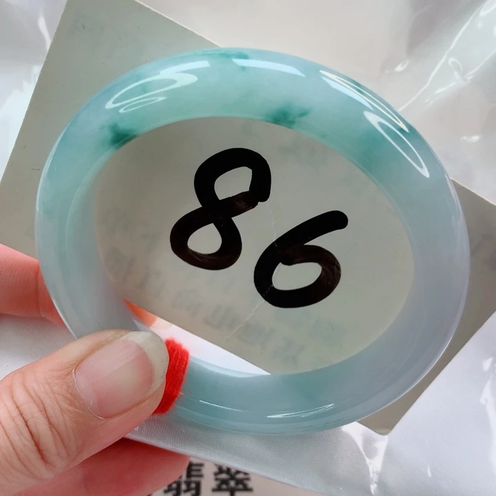 翡翠未镶嵌手镯正