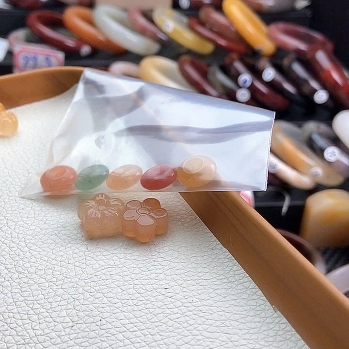 石英质玉颈饰未镶嵌依*