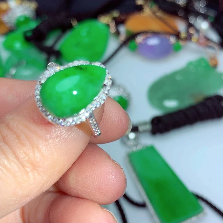 翡翠吊坠(不含链)未镶嵌