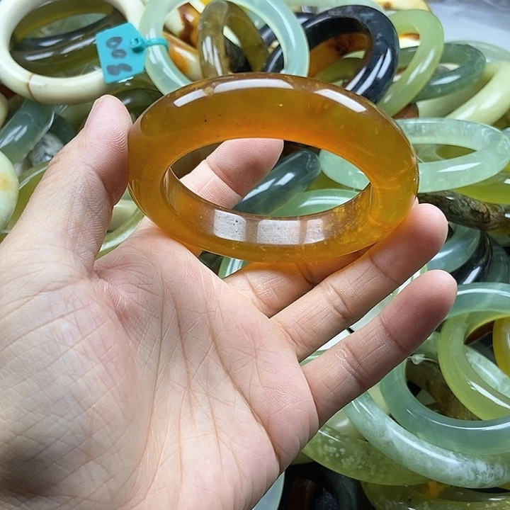 颜****蛇纹石玉未镶嵌手镯