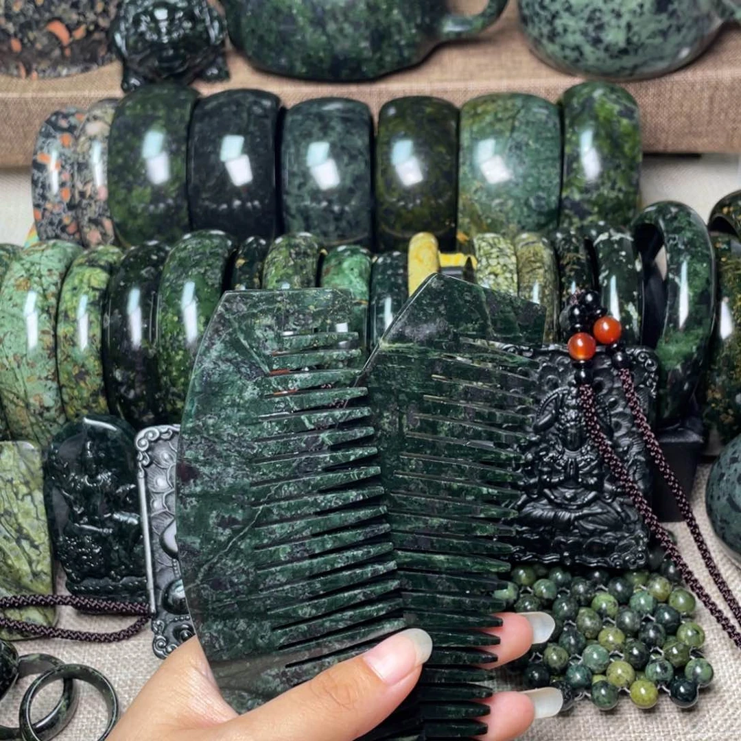 阿***年蛇纹石玉未镶嵌颈饰