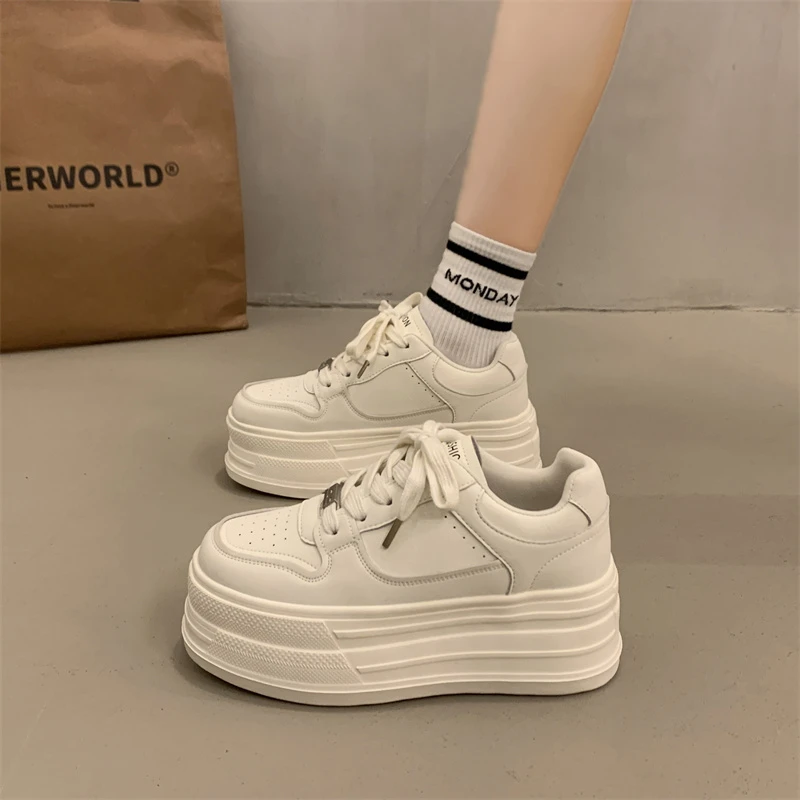 百搭圆头厚底松糕小白鞋女增高板鞋2025超火新款春夏季运动休闲鞋
