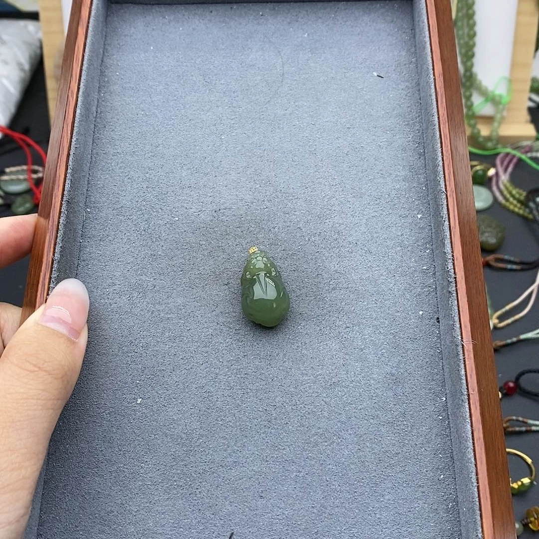 和田玉吊坠(不含链)18K金镶嵌