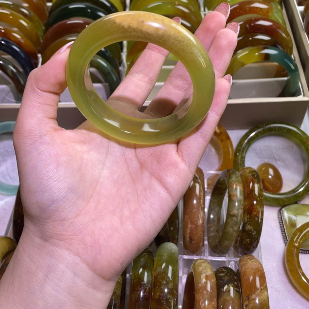 蛇纹石玉未镶嵌手镯