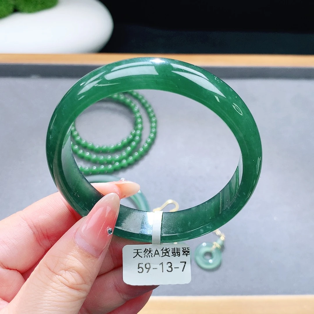 未镶嵌手镯（圆镯）翡翠