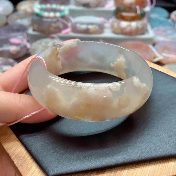 玛瑙/玉髓手镯未镶嵌好****赞66