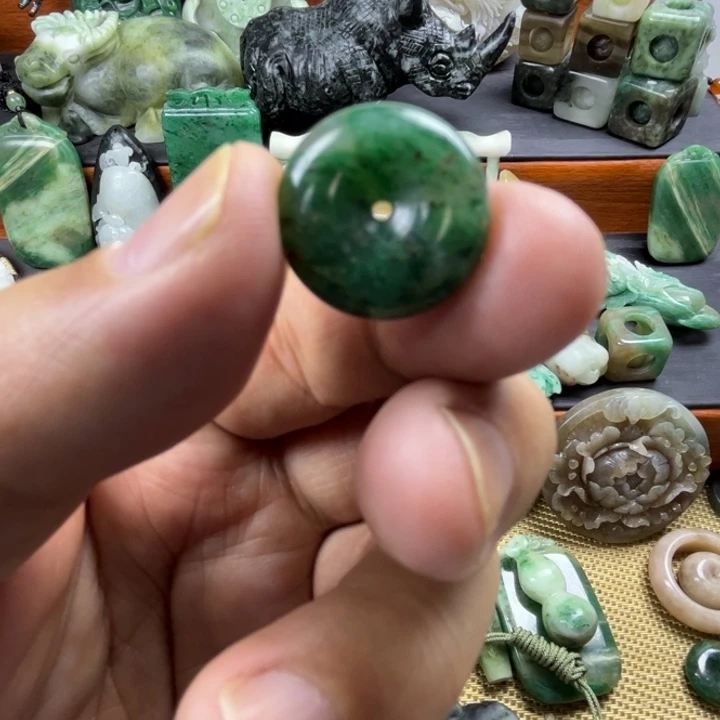 独山玉未镶嵌珠宝半成品