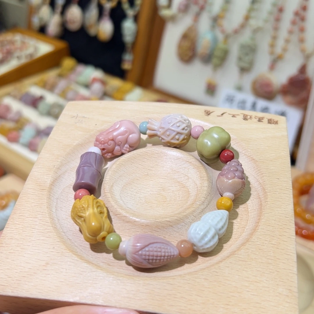 颈饰未镶嵌石英质玉