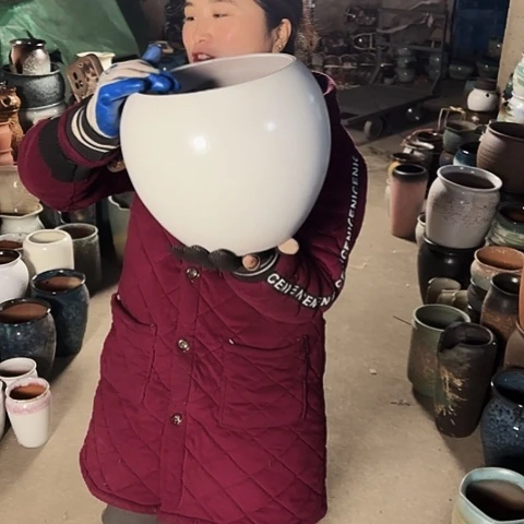 20口23高瑕疵盆子。