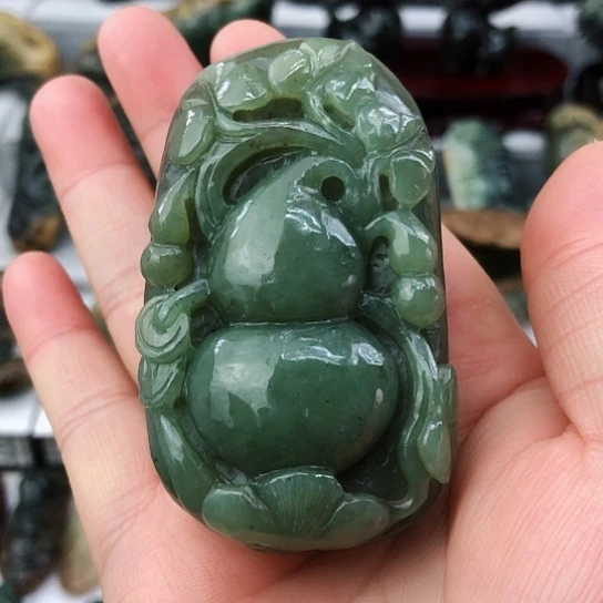 未镶嵌岫岩老玉（透闪石质玉）把件