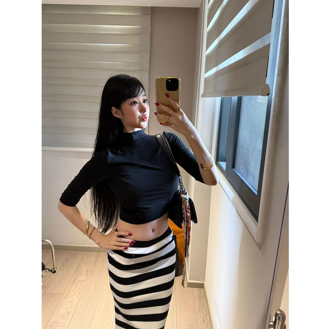 美式辣妹2025早秋新款修身短款半高领T恤上衣配条纹半身裙套装女