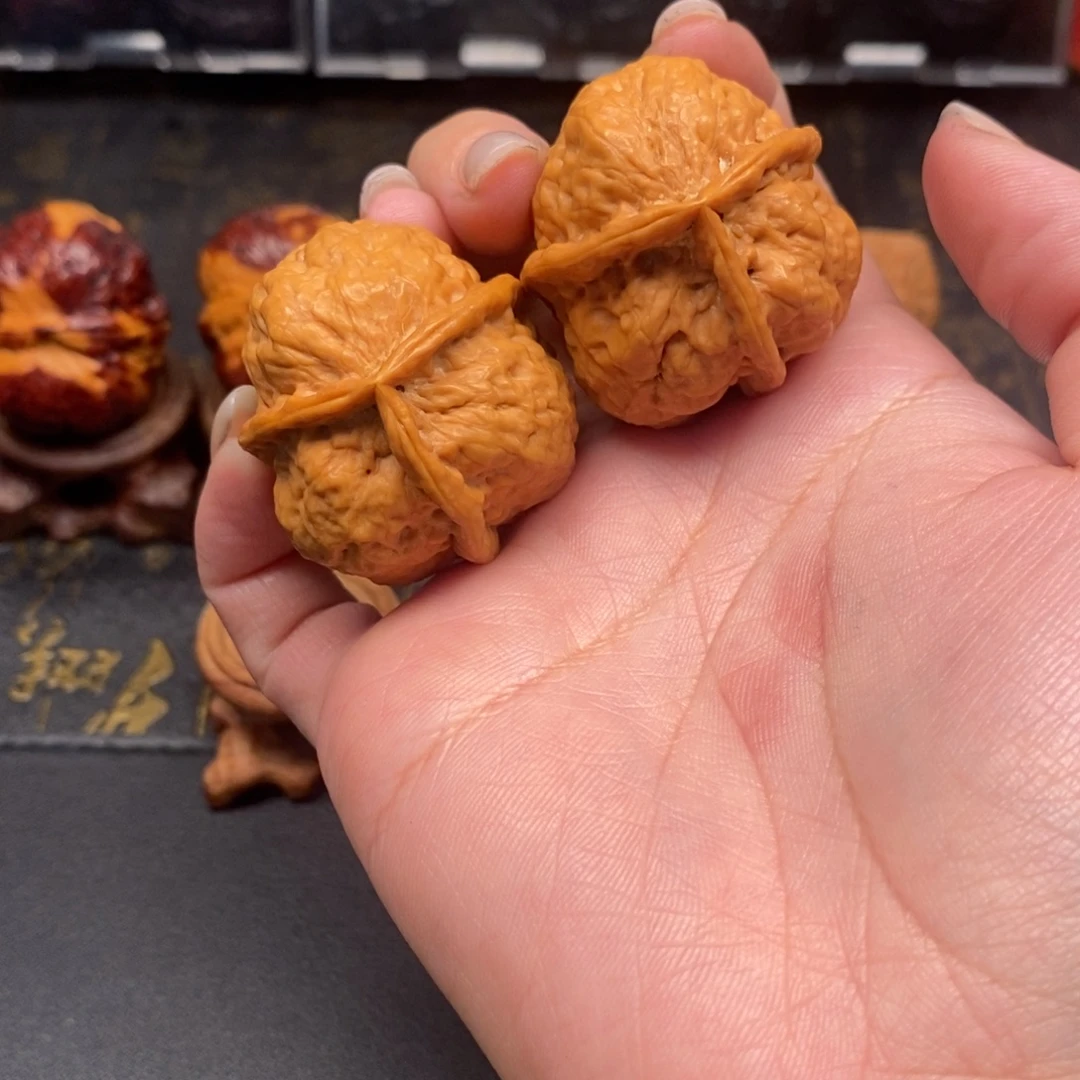 文玩核桃吊坠丁三棱