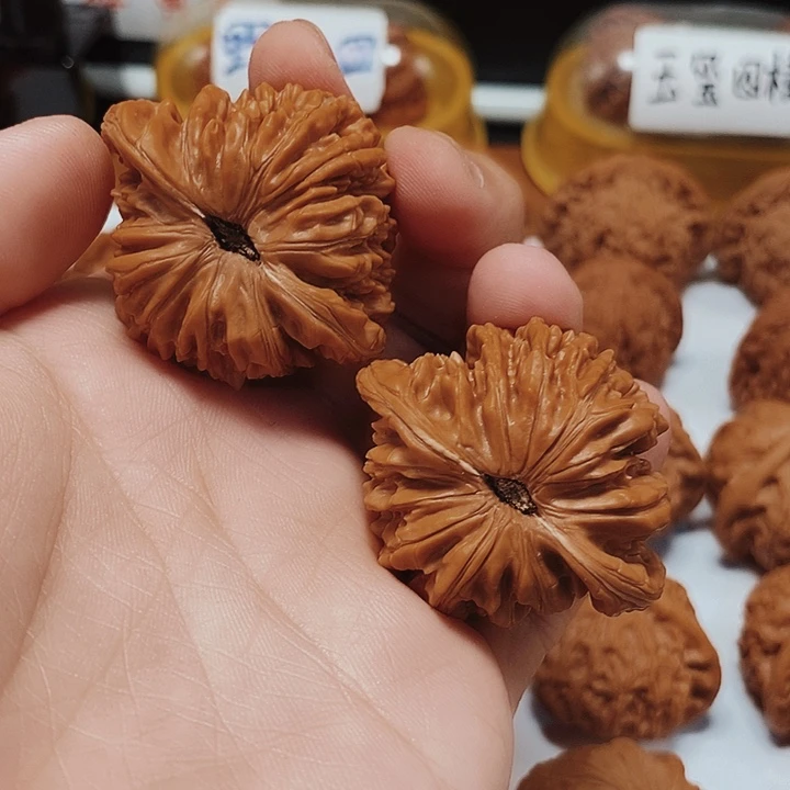 大***）文玩核桃把件四座楼