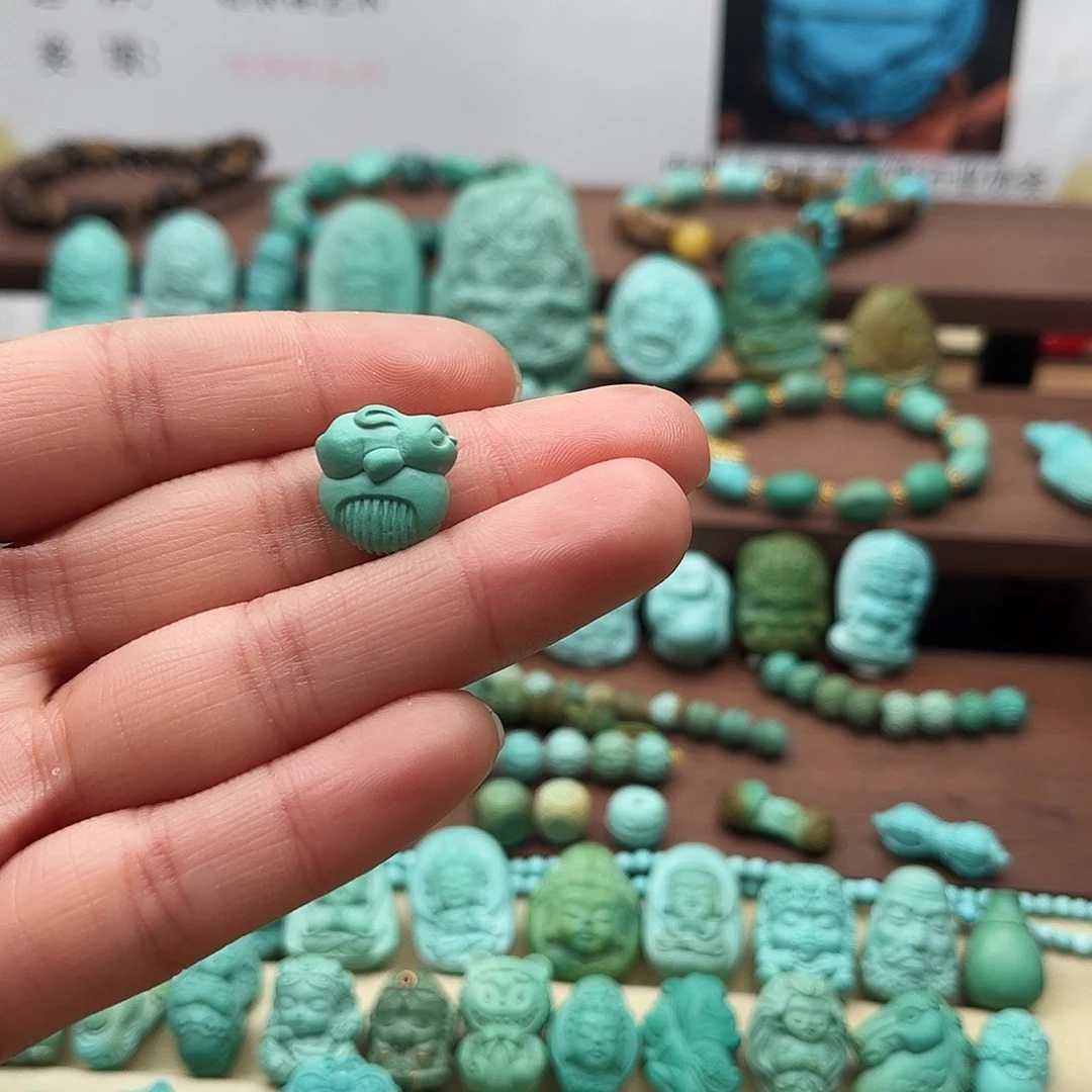 绿松石未镶嵌颈饰