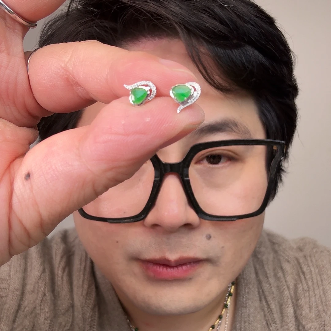 翡翠18K金镶嵌颈饰一对