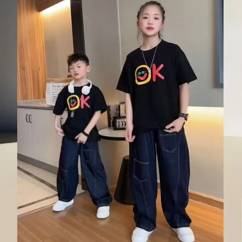 姐弟装夏季新款字母短袖T恤男女童同款中大童弯刀牛仔裤上衣套装