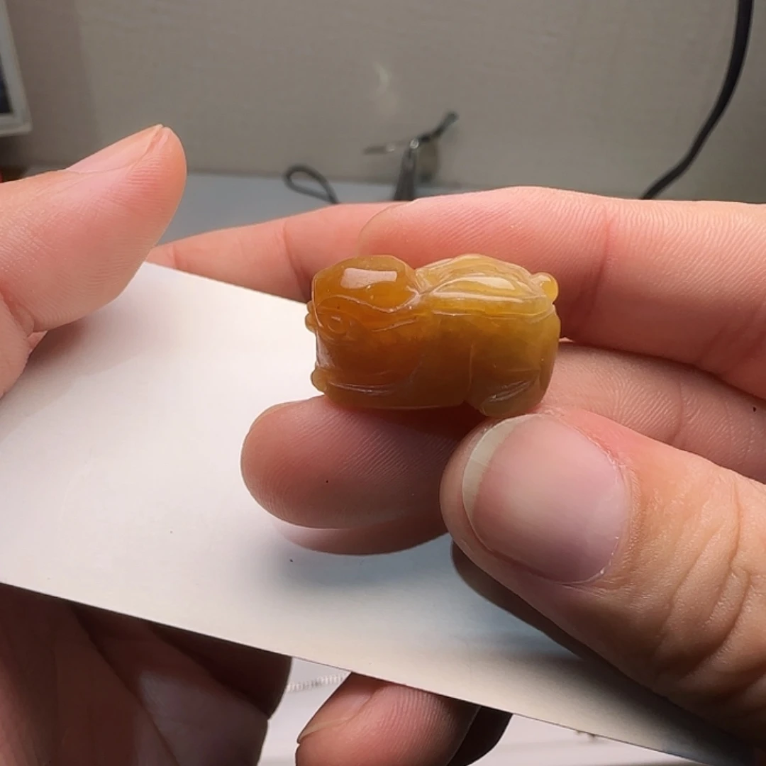 翡翠未镶嵌颈饰玉兔