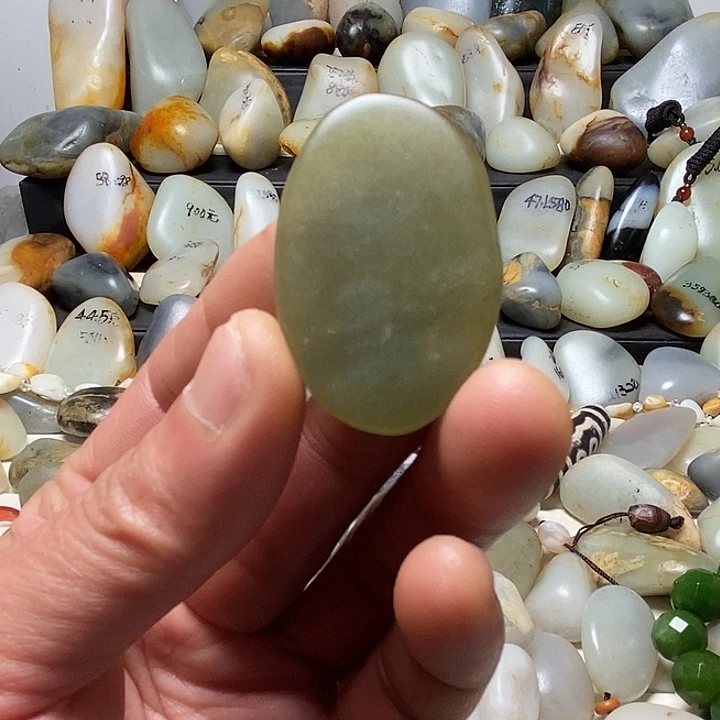 和田玉未镶嵌颈饰吊坠