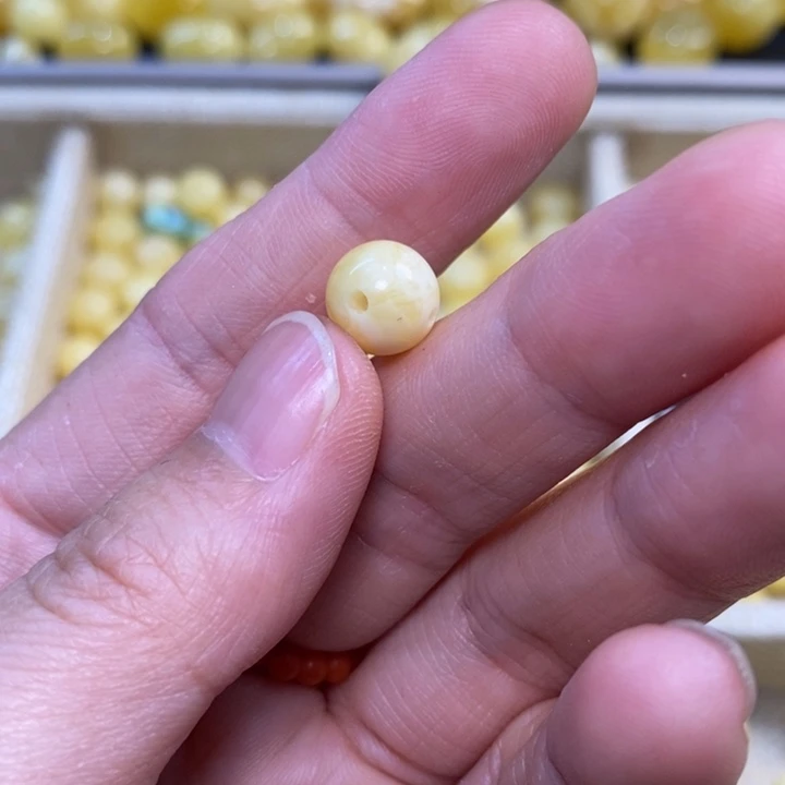 未镶嵌琥珀裸石淤**玉