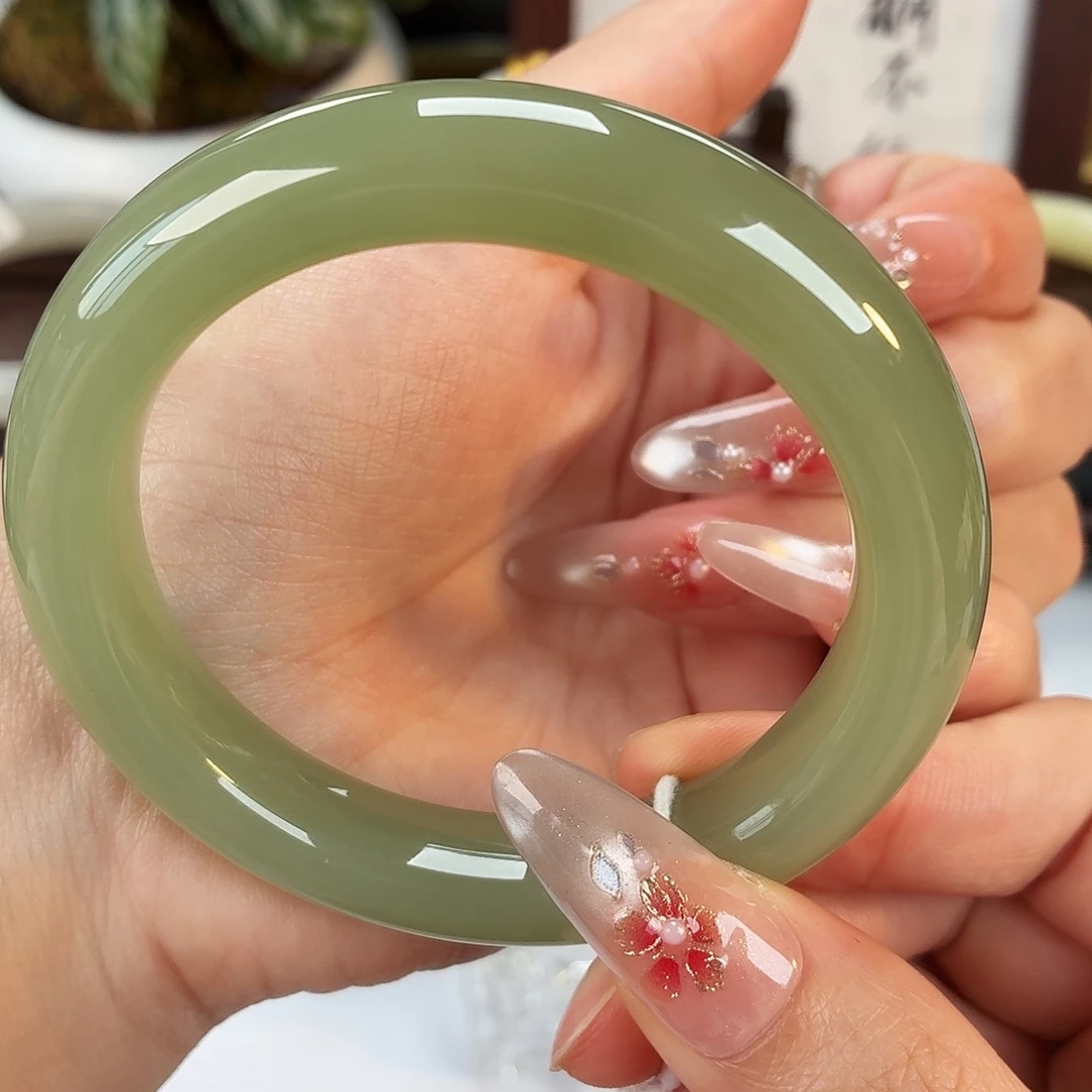 和田玉未镶嵌手镯