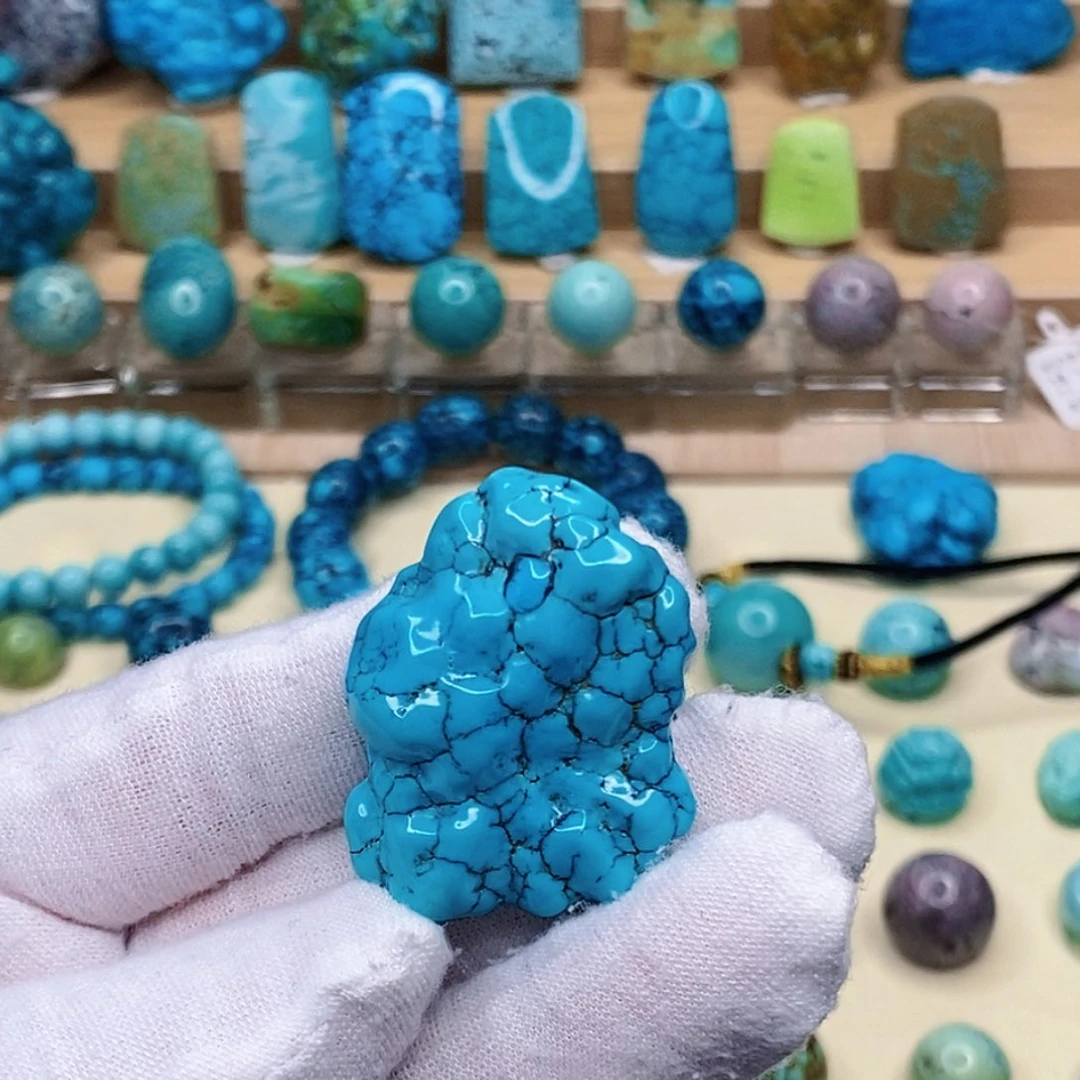 绿松石未镶嵌珠宝奇石