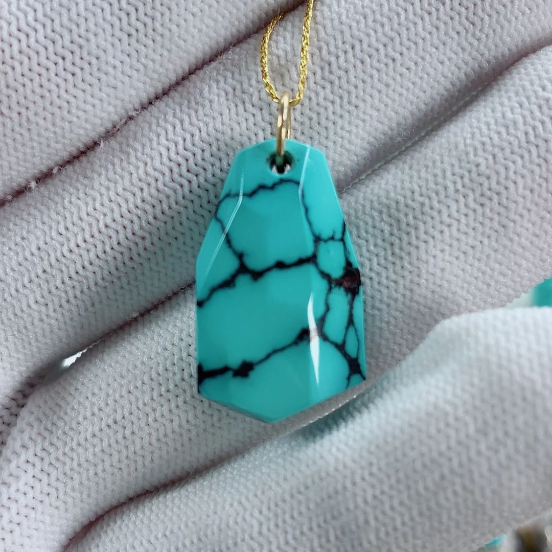 绿松石颈饰未镶嵌