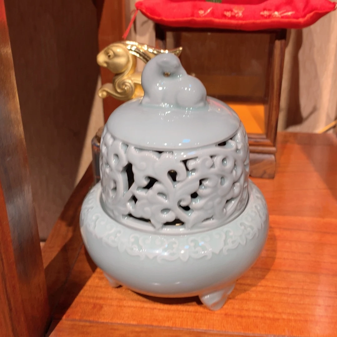 青瓷香炉哈哈哈哈哈