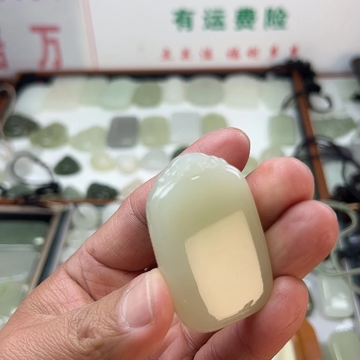 平***店和田玉未镶嵌颈饰