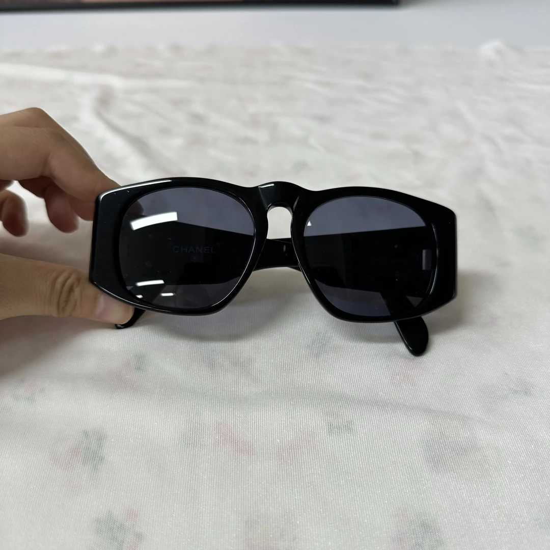 95新 Chanel/香奈儿 95新Chanel/香奈儿黑色双c太阳镜眼镜玩偶