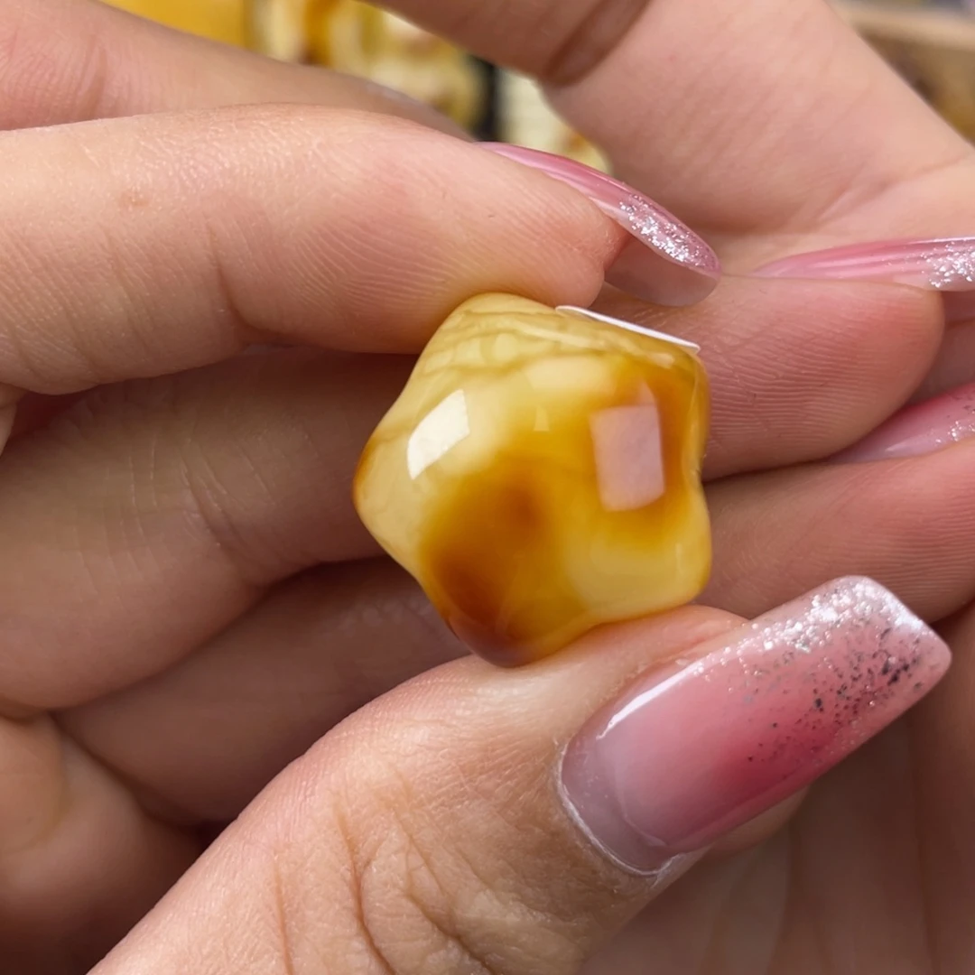 琥珀裸石未镶嵌蜜蜡