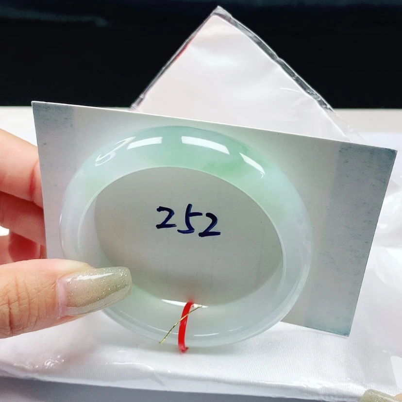 【闪购商品】翡翠手镯未镶嵌 正圈52+