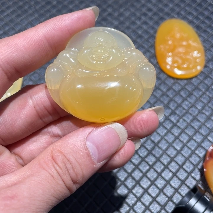 石英质玉（黄龙玉）未镶嵌颈饰