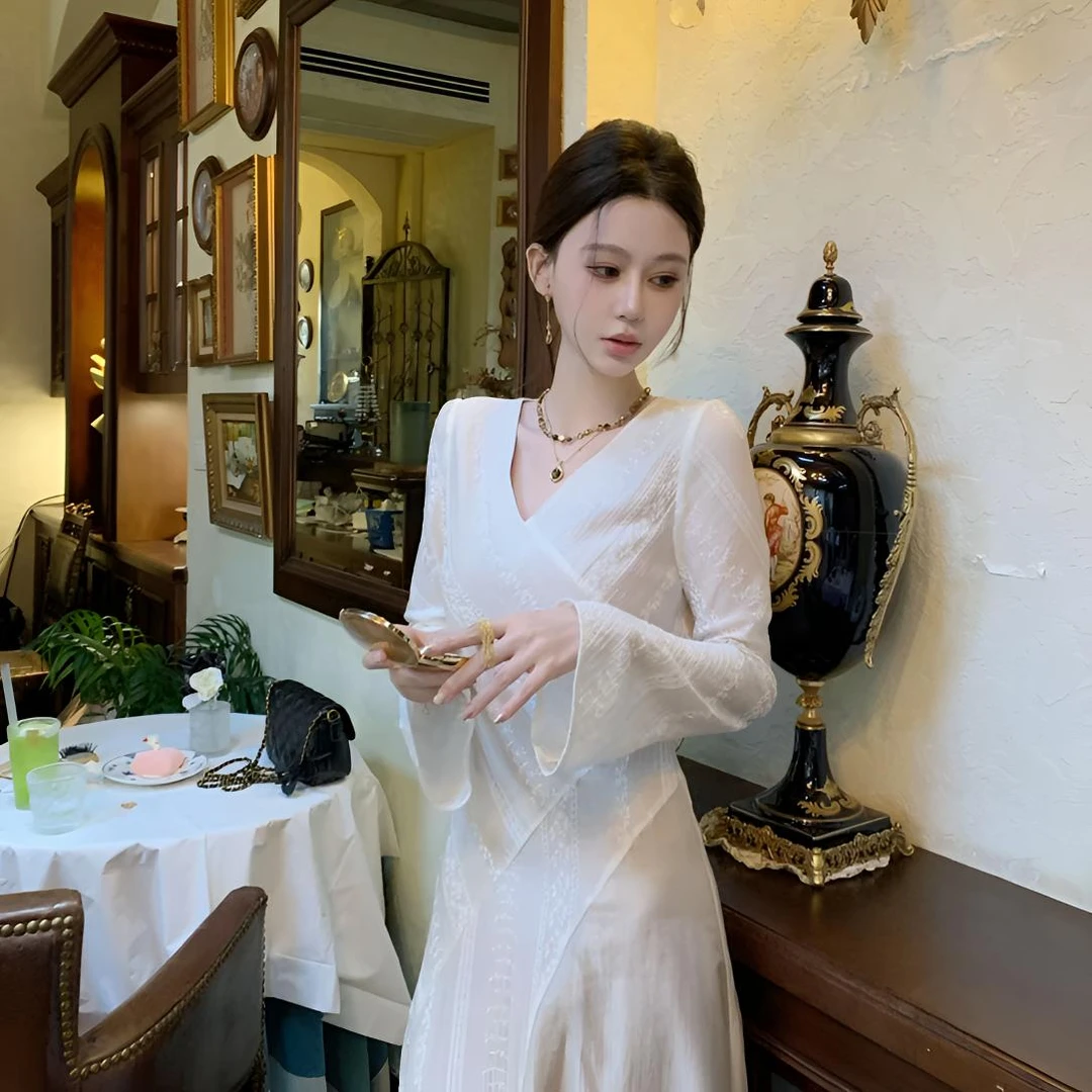 【小婉】法式气质优雅名媛收腰显瘦纯色长袖重工连衣裙LYQ1065