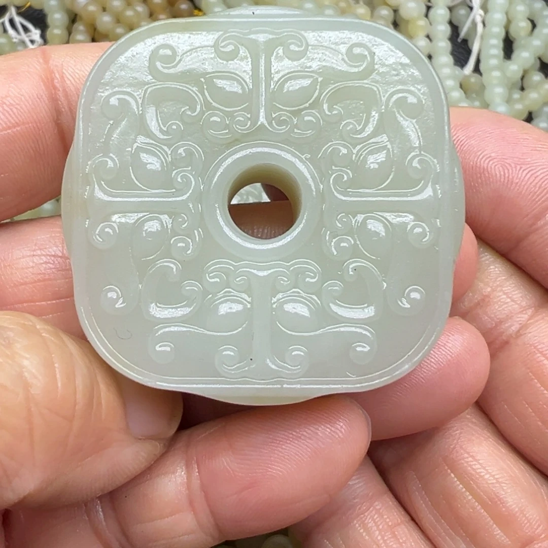 和田玉（糖玉）未镶嵌把件