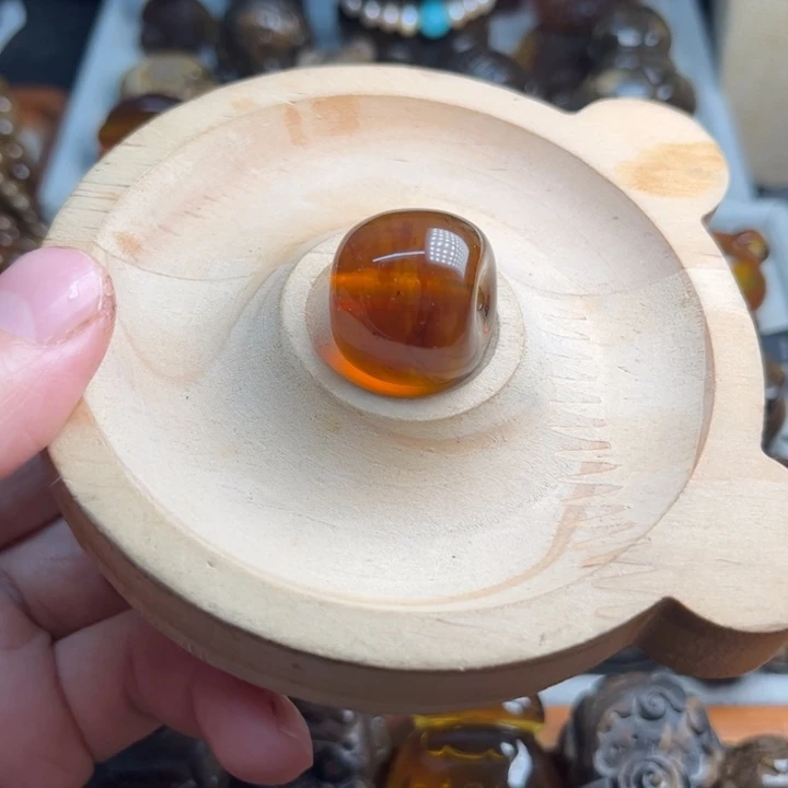 琥珀未镶嵌颈饰缅珀