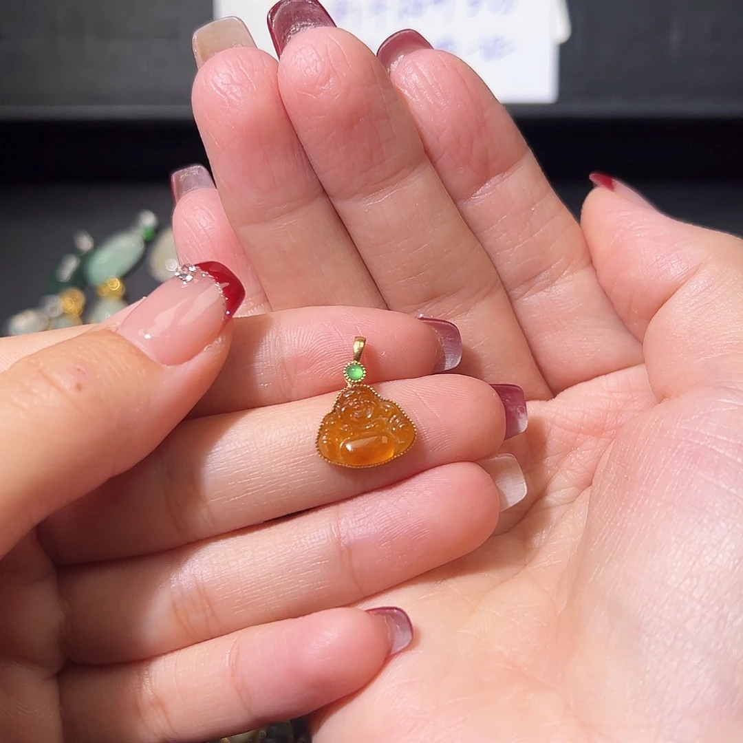 翡翠颈饰18K金镶嵌吊坠