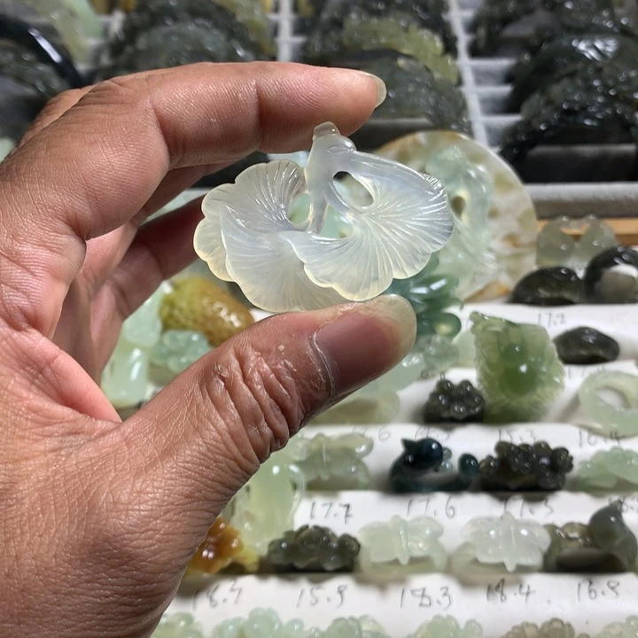 蛇纹石玉未镶嵌颈饰三生有幸