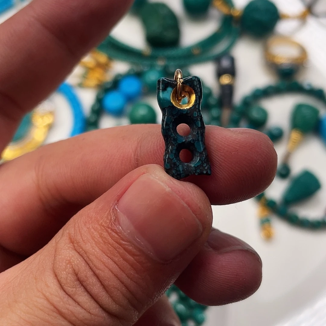 绿松石足金镶嵌原矿绿松石