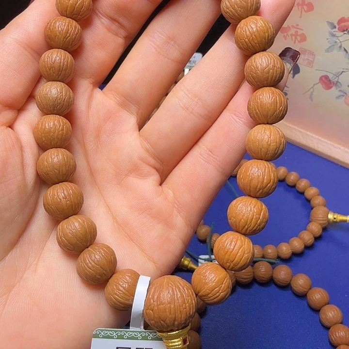 盖****猴头核桃吊坠凤羽