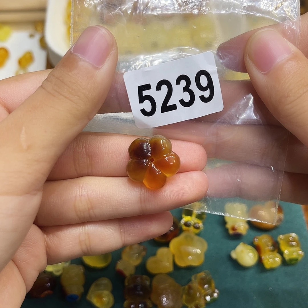 琥珀未镶嵌珠宝奇石