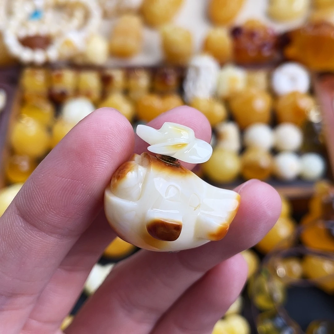 琥珀未镶嵌珠宝奇石