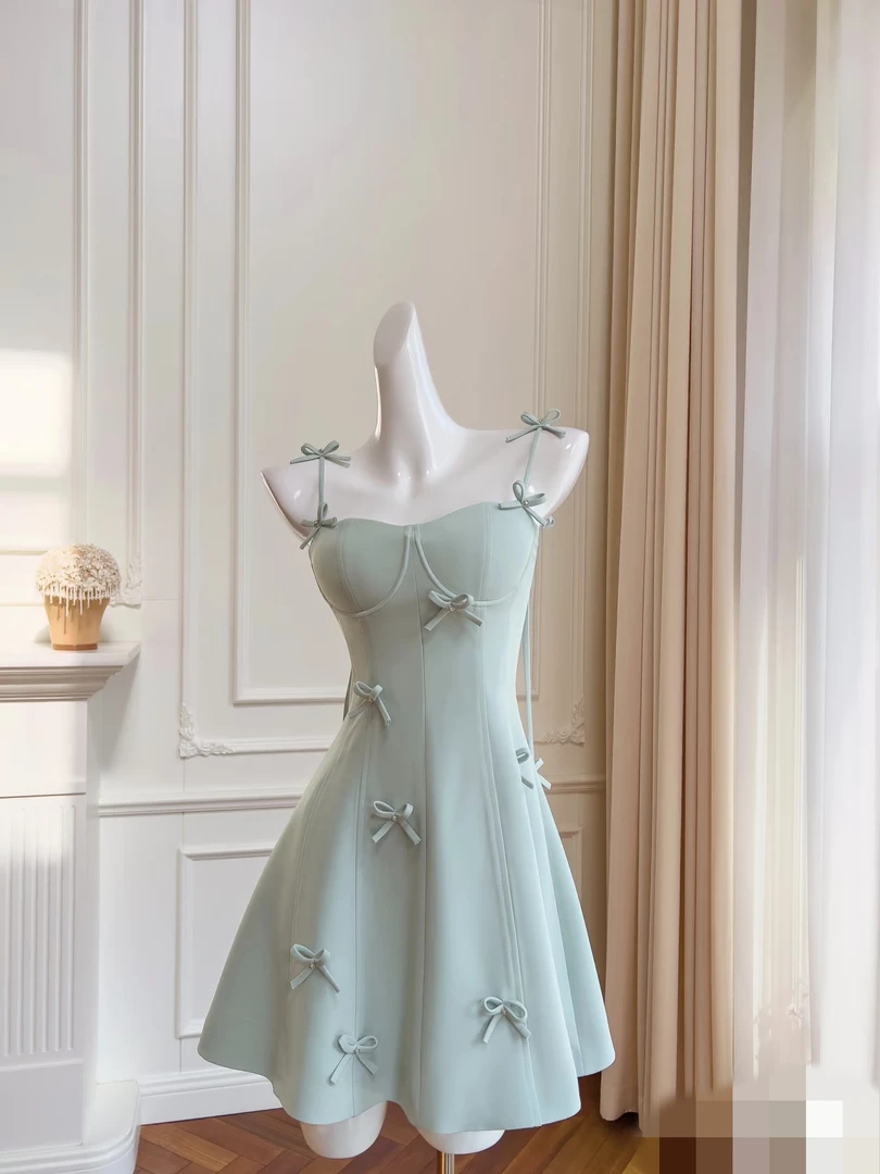 蝴蝶法式吊带V领休闲风连衣裙收腰显瘦吊带裙婚纱