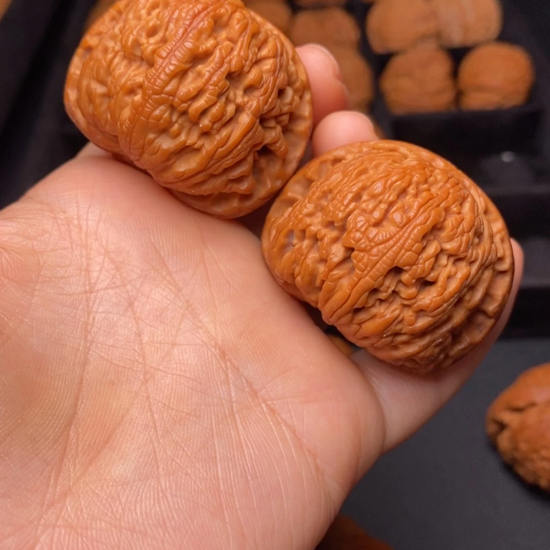 文玩核桃把件秦岭野生核桃