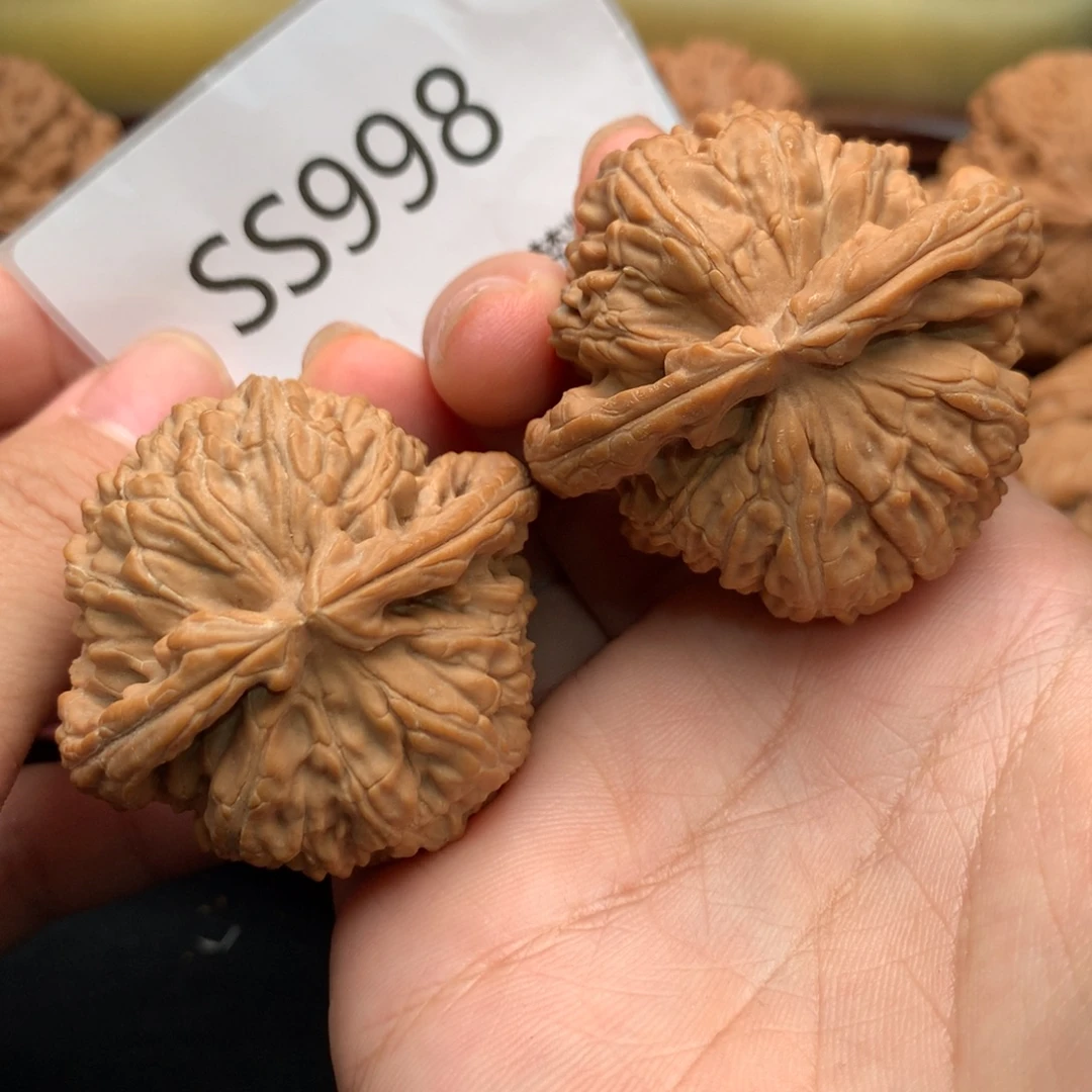 文玩核桃把件全品白狮子44