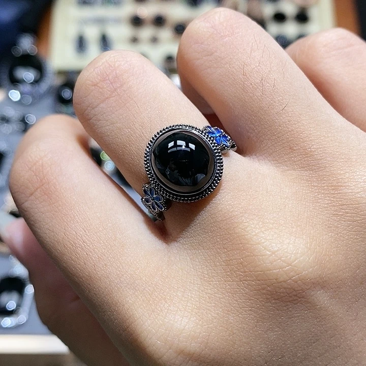 18K金镶嵌戒指翡翠蛋面