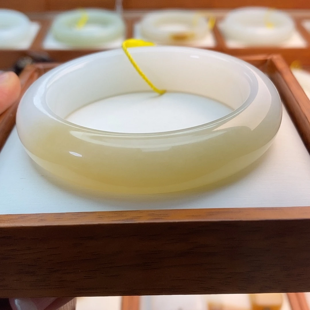 和田玉（糖玉）未镶嵌手链