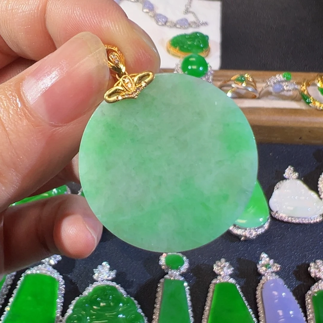 翡翠18K金镶嵌颈饰
