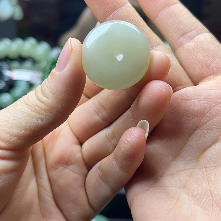 如***意和田玉未镶嵌颈饰